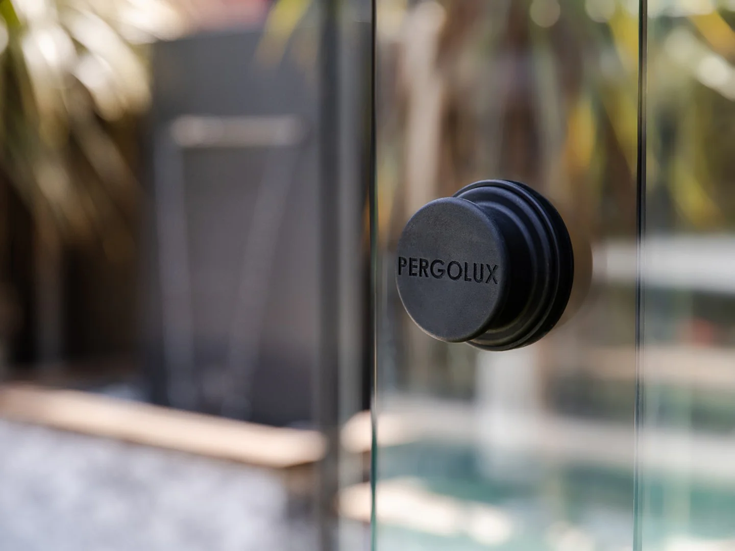 PERGOLUX Glass Wall - Image 3